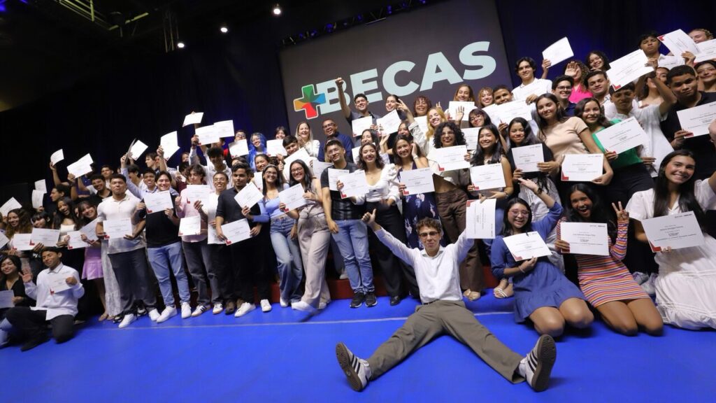 250 becarios iniciaron su camino académico en la U del Norte