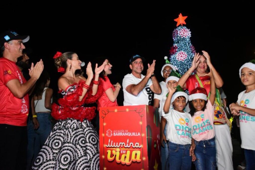 En Rebolo y en el Gran malecón, alcalde Char lideró el encendido de navidad