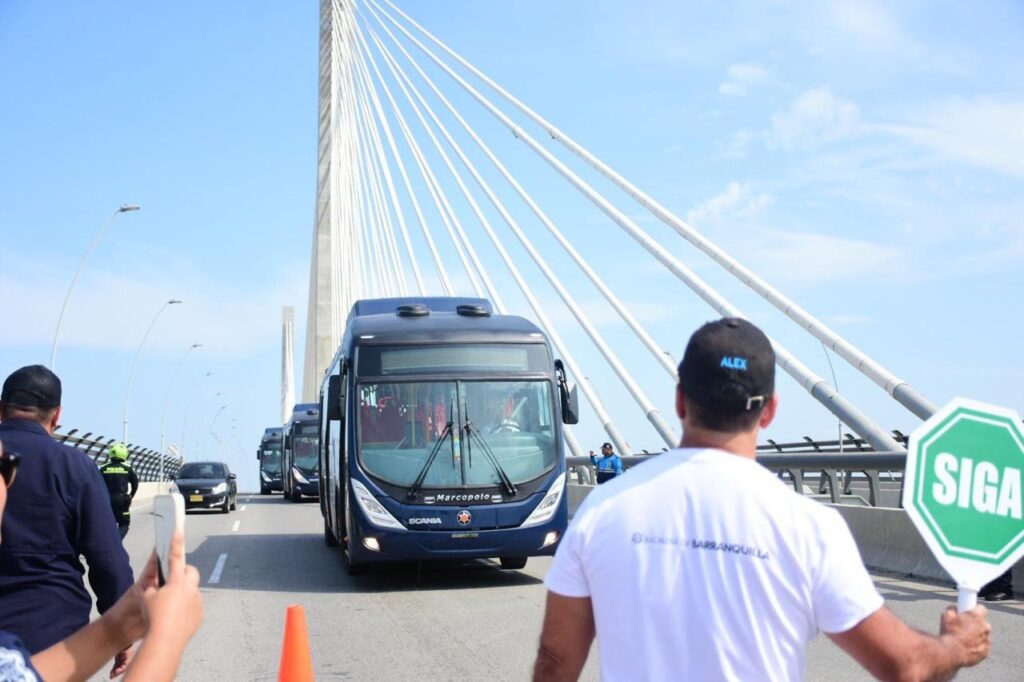 LLegron a Barranquilla los primeros buses modernos de Transmetro