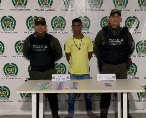 Con las "manos en la masa" fue capturado un sujeto por el delito de extorsión