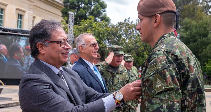 General Pedro Sánchez, llega al Gobierno a proteger al presidente Petro