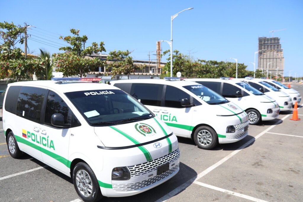 Alcalde Char entregó 7 nuevas patrullas o CAI, para la vigilancia de Barranquilla