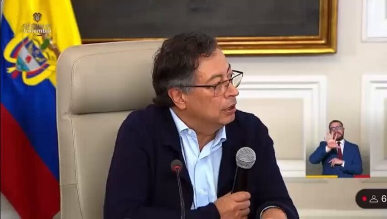 Petro en consejo de Ministros