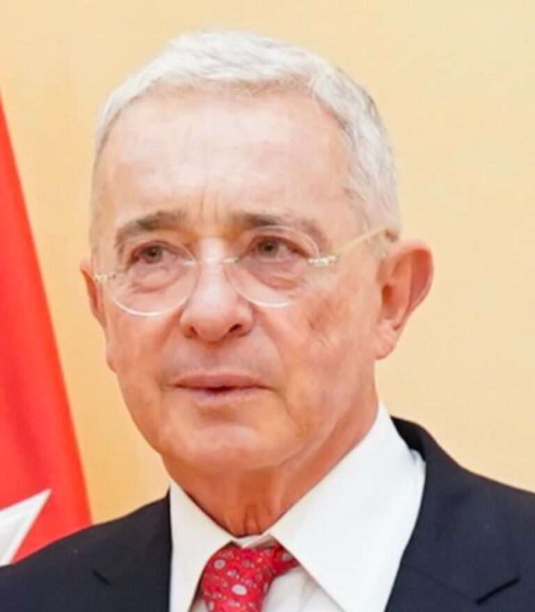 Fue suspendido el juicio a Alvaro Uribe Vélez