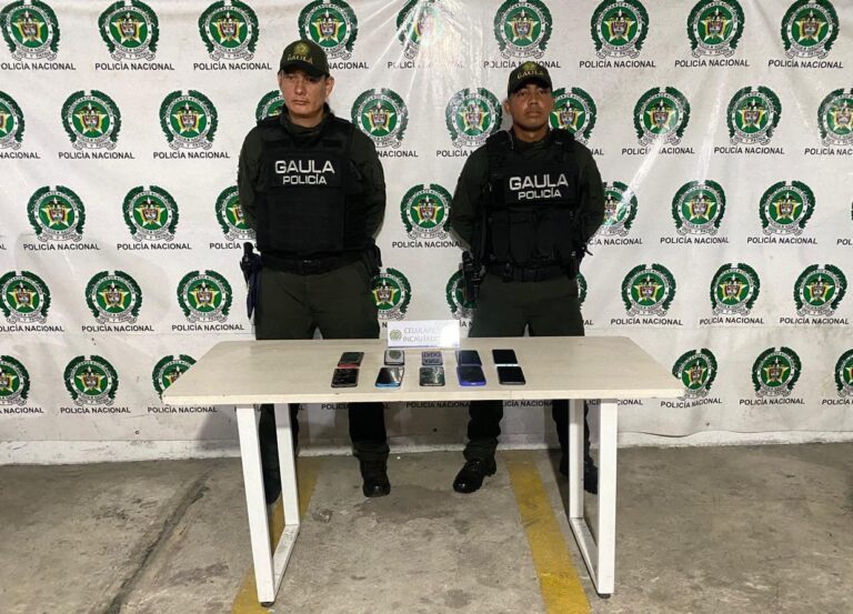 Policia incauta celulares