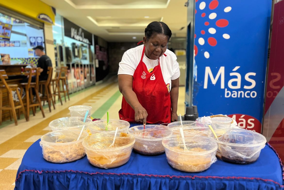 Vendedoras de dulce están en sitios claves de Barranquilla