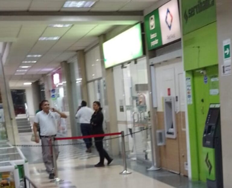 Balacra en centro comercial