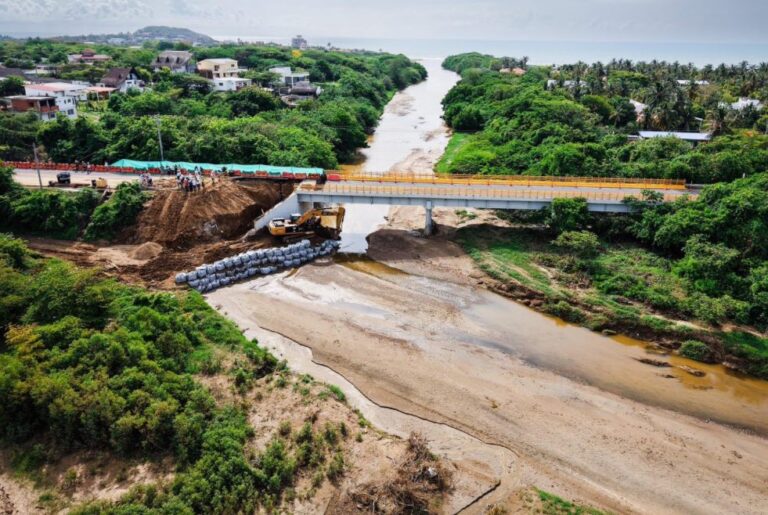 Avances del puene de Juan d Acosta
