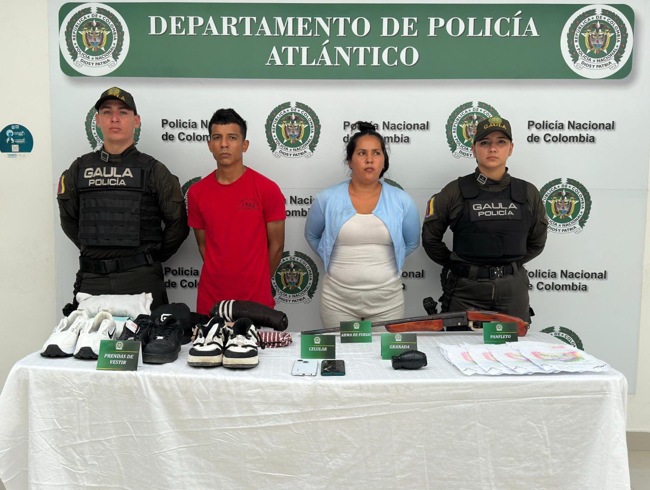 Se incautó un arma de fuego, una granda y tres celulares