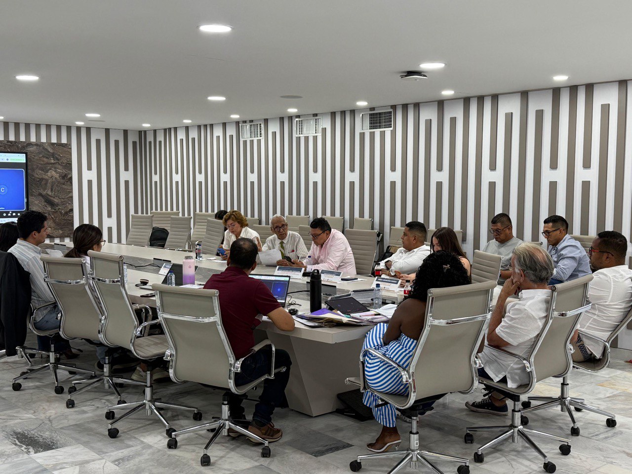 photo_2025-11-24_23-37-32