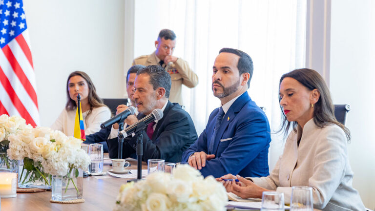 261014-Colombia-y-Estados-Unidos-ampliaran-oportunidades-comerciales-para-atraer-inversion-1280